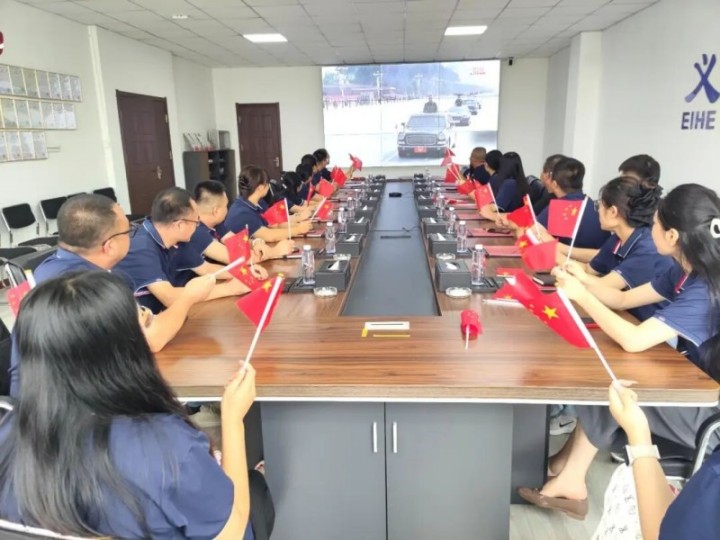 نظمت مجموعة EIHE للهياكل الفولاذية عرضًا مباشرًا للبث المباشر للعرض العسكري الـ 93