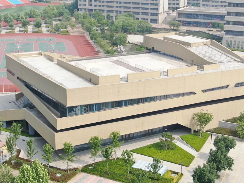 لماذا تختار مبنى المدرسة الصلب لمشروع الحرم الجامعي القادم؟