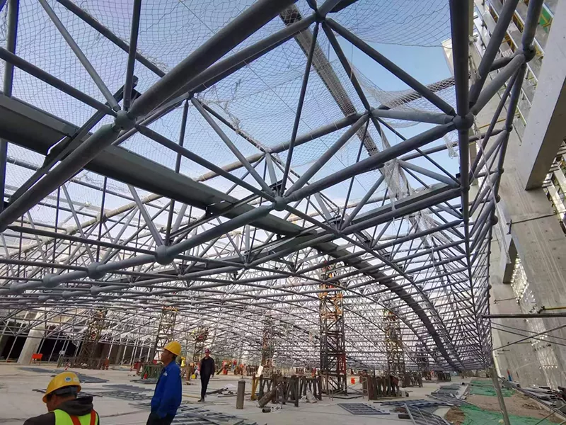 القبة السماوية ذات الهيكل الفولاذي